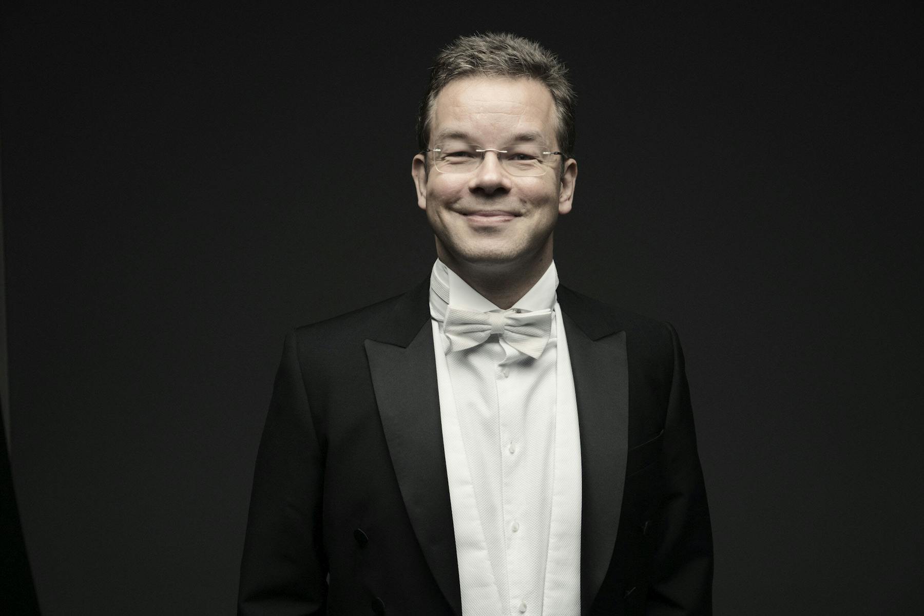 Antony Hermus ConductorPhoto: Marco Borggreve